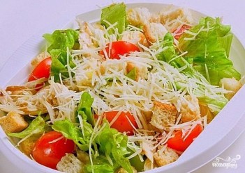 salat_quotcezarquot_s_kuricei_s_pomidorami-80248